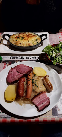 Choucroute d'Alsace du Restaurant de spécialités alsaciennes CAVEAU HEUHAUS à Eguisheim - n°18