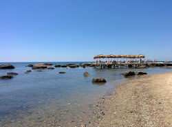 Photo de Durres beach II protégé par des falaises
