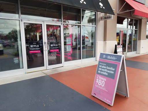 Cell Phone Store «T-Mobile», reviews and photos, 1337 E Vine St, Kissimmee, FL 34744, USA