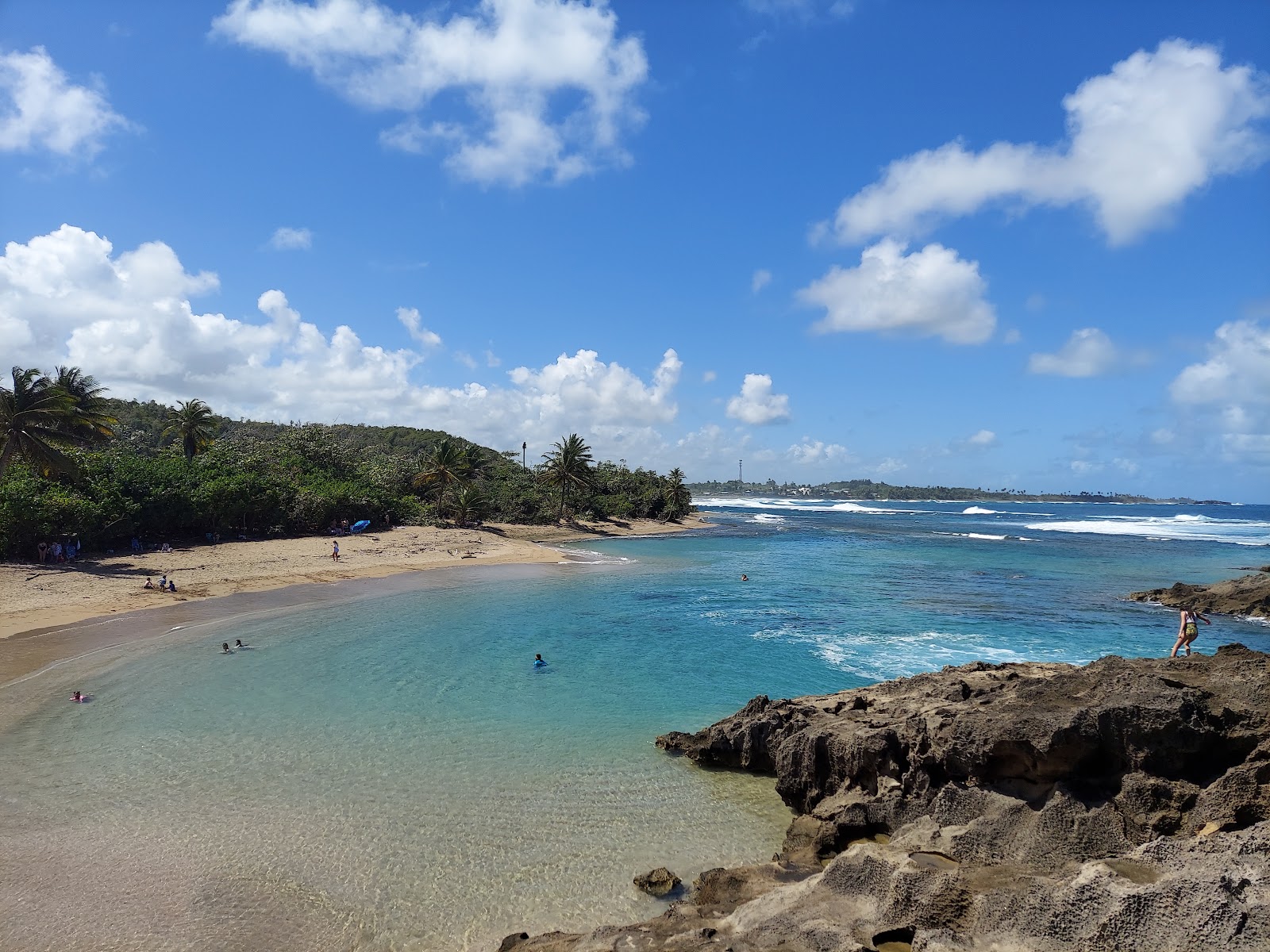 Playa La Esperanza'in fotoğrafı - rahatlamayı sevenler arasında popüler bir yer