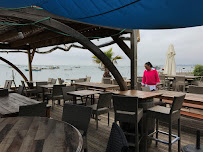 Atmosphère du Bar-restaurant à huîtres Emile et une huître à Lège-Cap-Ferret - n°4
