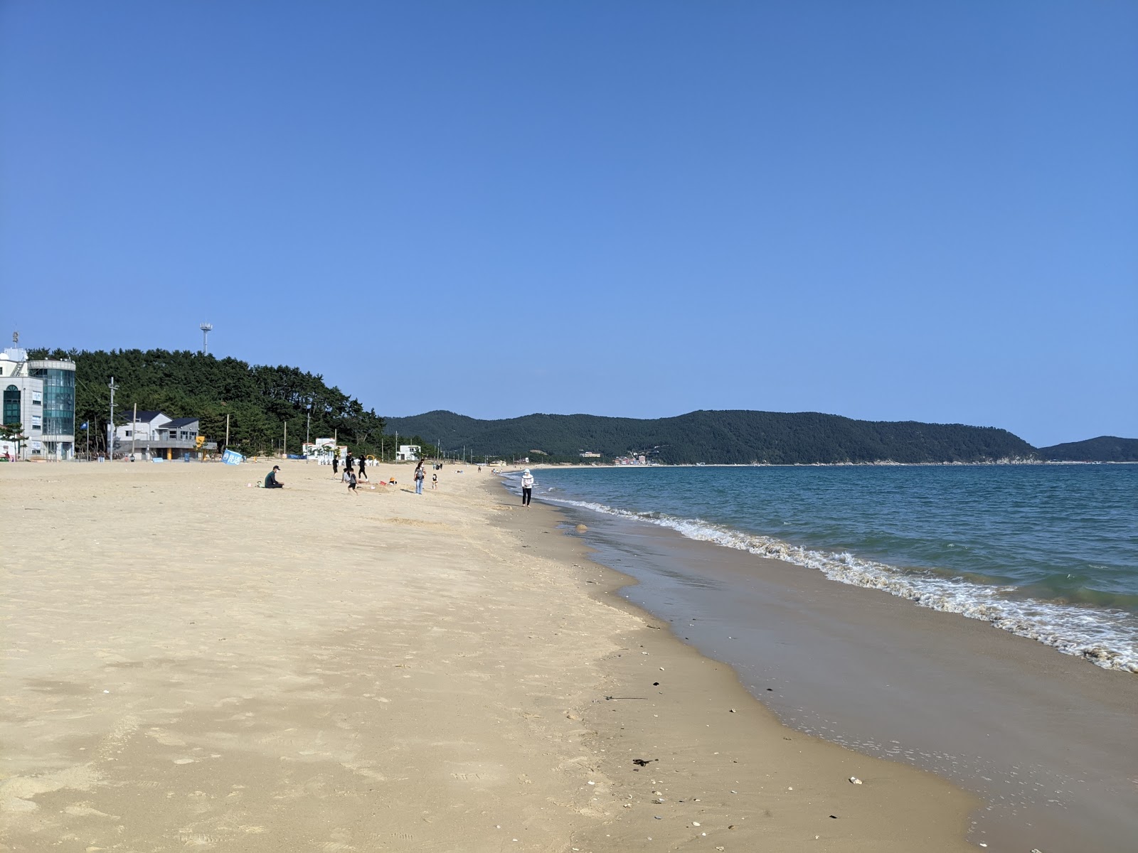 Foto van Myeongsasimni Beach met ruim strand