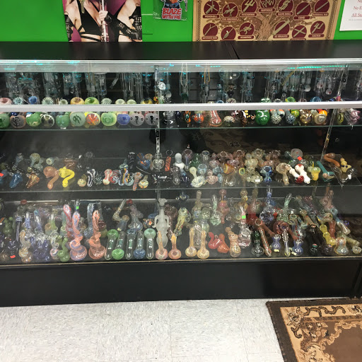 Tobacco Shop «SMOKEYZ SMOKE &VAPOR SHOP», reviews and photos, 901 SW Highland Dr f, Gresham, OR 97980, USA