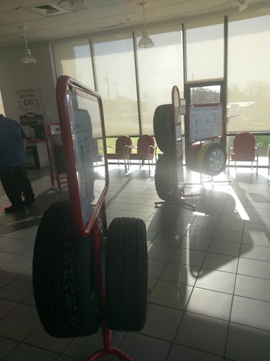 Tire Shop «Discount Tire Store - Bee Cave, TX», reviews and photos, 3922 Ranch Rd 620 S, Bee Cave, TX 78738, USA