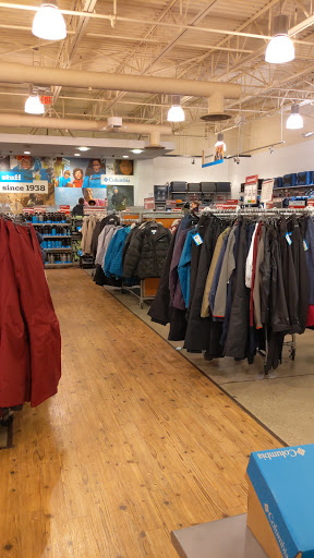 Outdoor Sports Store «Columbia Sportswear Outlet Store», reviews and photos, 241 Fort Evans Rd NE #1213, Leesburg, VA 20176, USA