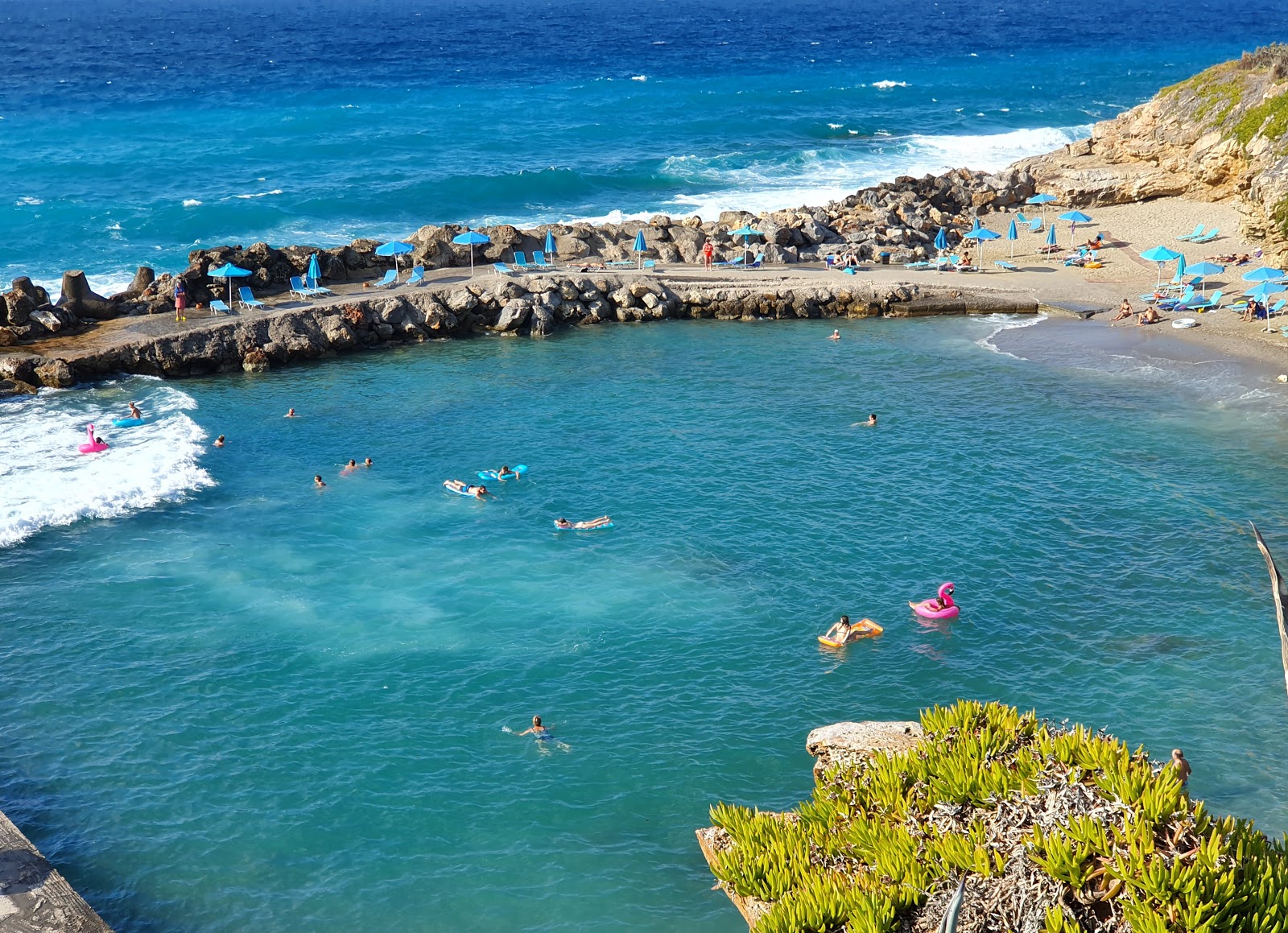 Geropotamos beach III'in fotoğrafı ve yerleşim