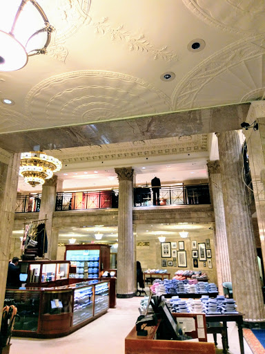 Brooks Brothers, 230 W Huron Rd, Cleveland, OH 44113, USA, 