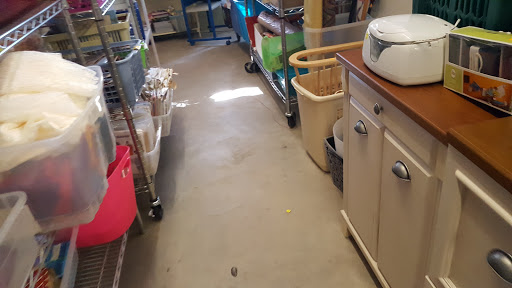 Used Clothing Store «T.E.A.M. Resale Shop», reviews and photos, 300 W Main St, Tomball, TX 77375, USA