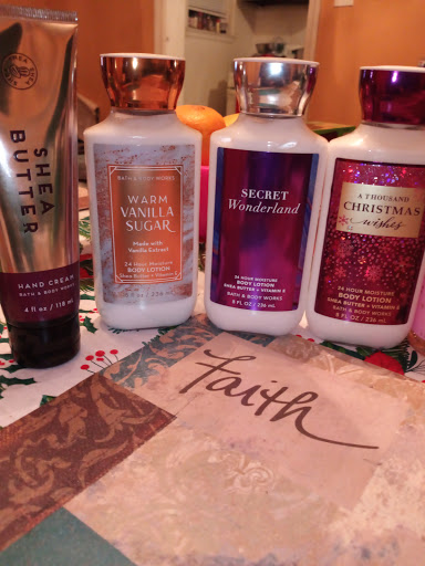 Beauty Supply Store «Bath & Body Works», reviews and photos, 200 E Pratt St, Baltimore, MD 21202, USA