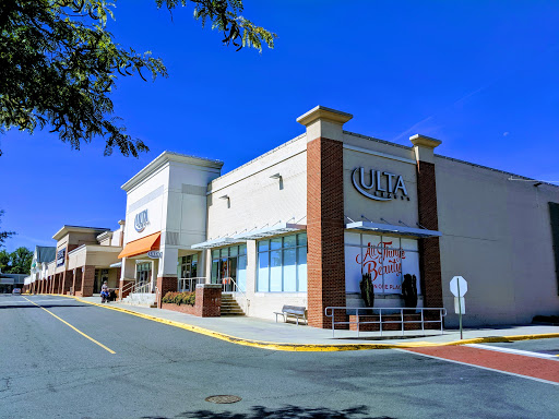 Shopping Mall «Barracks Rd Shopping Center», reviews and photos, 1117 Emmet St N, Charlottesville, VA 22903, USA