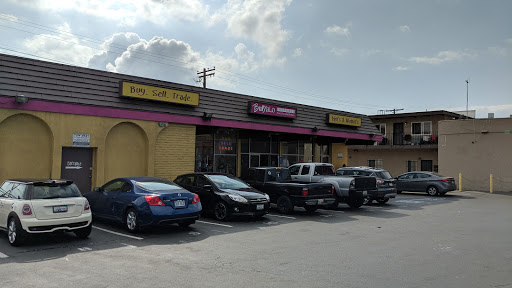 Used Clothing Store «Buffalo Exchange San Diego - Pacific Beach», reviews and photos, 1079 Garnet Ave, San Diego, CA 92109, USA