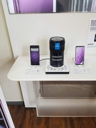 Cell Phone Store «Verizon Authorized Retailer - A Wireless», reviews and photos, 285 E 5th St c, Long Beach, CA 90802, USA