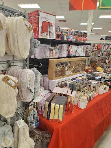 Department Store «T.J. Maxx», reviews and photos, 100 Mountaineer Dr, Stroudsburg, PA 18360, USA