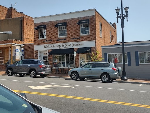 R.M. Johnson & Sons Jewelers, 10 S College Ave, Salem, VA 24153, USA, 