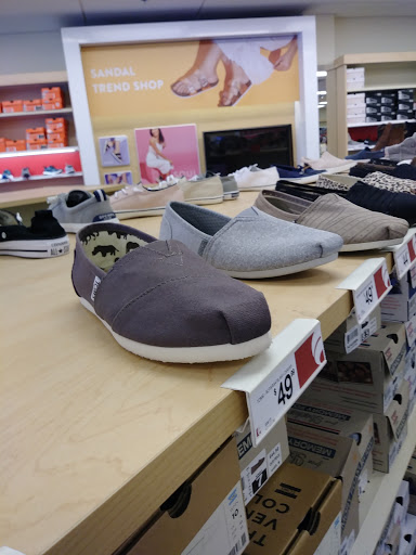 Shoe Store «Famous Footwear», reviews and photos, 1257 S Federal Hwy, Pompano Beach, FL 33062, USA