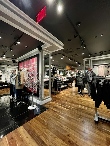 Clothing Store «Abercrombie & Fitch», reviews and photos, 4400 Sharon Rd #142, Charlotte, NC 28211, USA