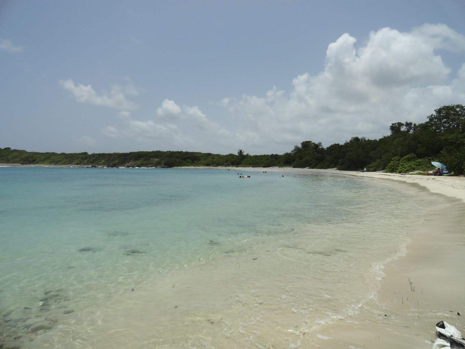 Foto di Playa Media Luna II con una superficie del acqua cristallina