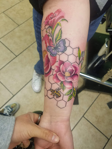 Tattoo Shop «Konkrete Jungle Kustom Tattoo», reviews and photos, 6590 Old Waterloo Rd, Elkridge, MD 21075, USA