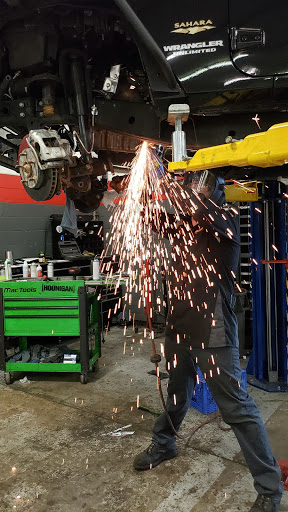 Truck Accessories Store «4 Wheel Parts Performance Center - Mesa, AZ», reviews and photos, 420 S Country Club Dr, Mesa, AZ 85210, USA