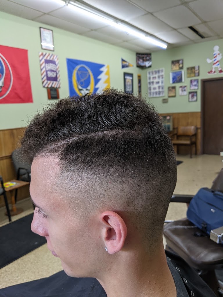 Willie's Barber Shop 63303