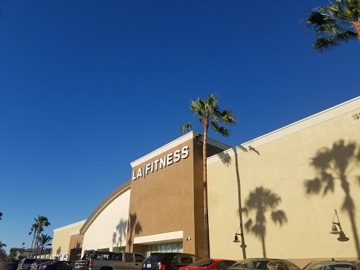 Shopping Mall «Seacliff Village Shopping Center», reviews and photos, Yorktown St & Main St, Huntington Beach, CA 92648, USA