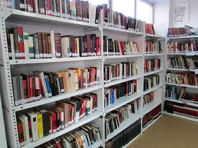 Biblioteca Municipal Martínez Oria C. Mercado, 2, 24793 Valderrey, León, España