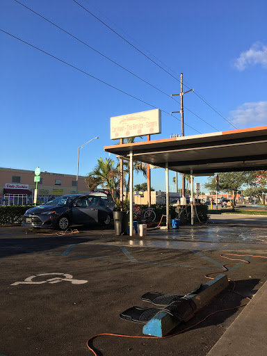 Brothers Car Wash en Hialeah