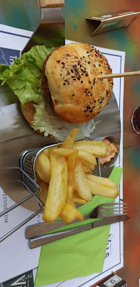 Hamburger du Café et restaurant de grillades Le Ver O Tof à Chassiers - n°7