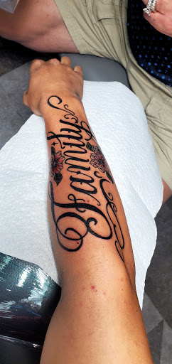 Tattoo Shop «Ace Tattoo & Piercing», reviews and photos, 2504 Hillsboro Ave N, Golden Valley, MN 55427, USA