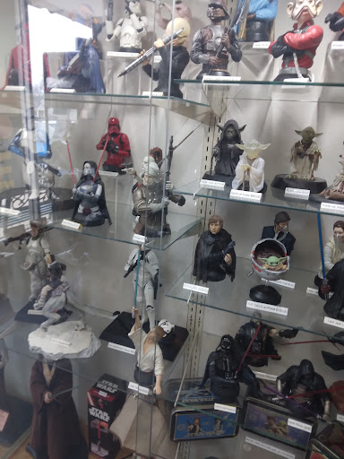 Collectibles Store «Alien Entertainment Store», reviews and photos, 702 S Main St, Lombard, IL 60148, USA