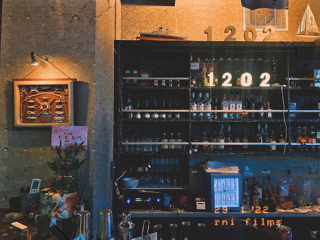 [ 1202 bar ] 餐酒館｜酒吧｜餐廳｜調酒｜宵夜｜飲料｜簡餐｜炸物｜小酌｜聚會｜三民｜岡山｜左營｜人氣｜楠梓美食｜必吃必喝酒吧｜特色美食｜網美打卡｜飛鏢機｜在地推薦｜生日慶生｜德賢商圈｜高雄美食｜特色pub｜包廂包場 的照片