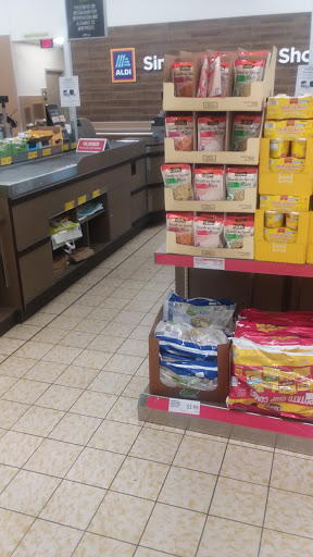 Supermarket «ALDI», reviews and photos, 6415 Cass Ave, Westmont, IL 60559, USA