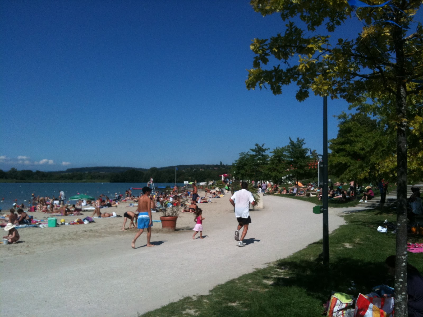 Plage Brognard'in fotoğrafı geniş bir kıyı şeridi ile birlikte