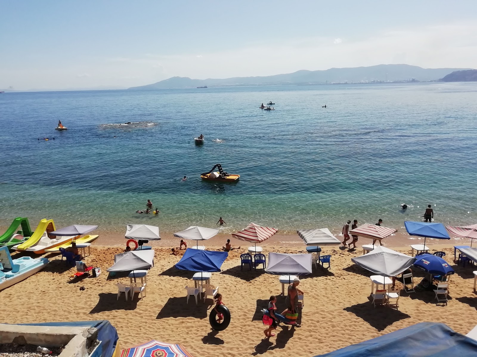 Photo de Plage Ravin des Lions (La Carriere) avec moyenne baie