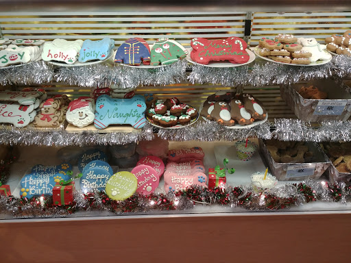 Pet Supply Store «Brookside Barkery & Bath», reviews and photos, 118 W 63rd St, Kansas City, MO 64113, USA