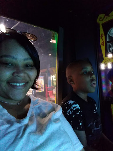 Amusement Center «TILT Studio Family Entertainment Center & Rink Side Ice Arena», reviews and photos, 6152 Grand Ave, Gurnee, IL 60031, USA