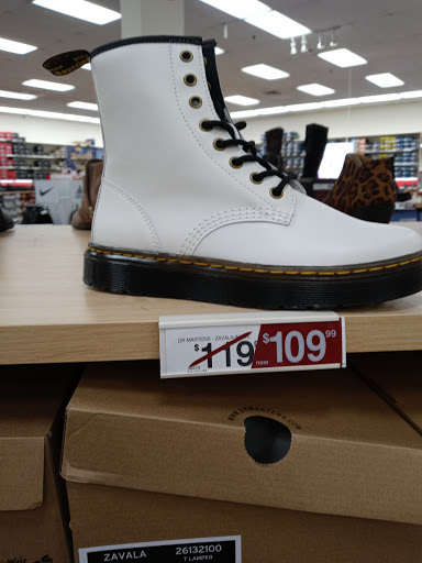 Shoe Store «Famous Footwear», reviews and photos, 2761 Paper Mill Rd, Reading, PA 19610, USA