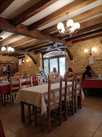 Atmosphère du Restaurant Ferme Auberge des Genestes: chambres et tables d'hôtes de charme avec piscine DORDOGNE PÉRIGORD NOIR à Saint-Genies - n°2