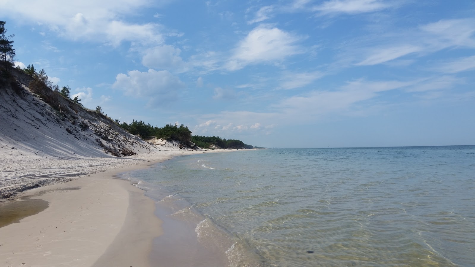 Foto de Ulinia Beach - lugar popular entre os apreciadores de relaxamento