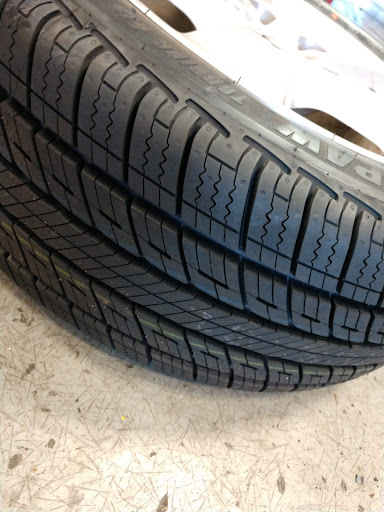 Auto Repair Shop «Kings Grant Exxon Tire & Auto», reviews and photos, 428 N Lynnhaven Rd, Virginia Beach, VA 23452, USA