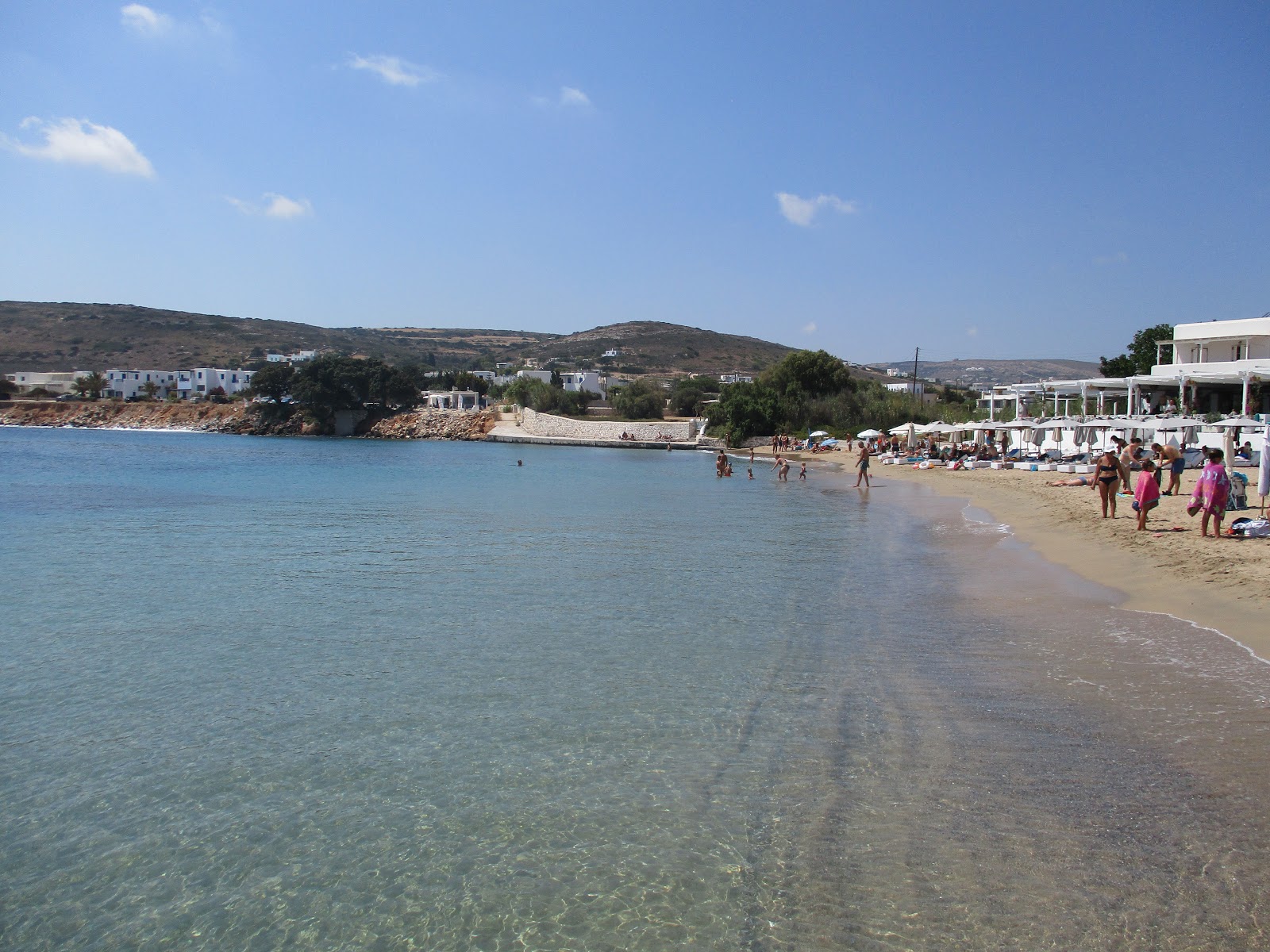 Foto di Ambela beach con una superficie del sabbia beige fine