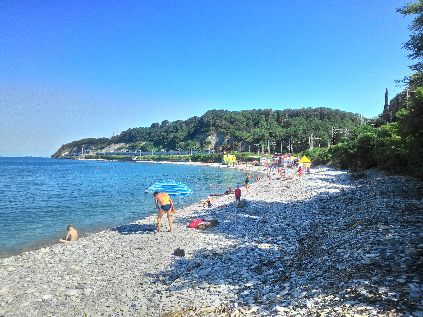 Foto de Burevestnik beach con guijarro gris superficie