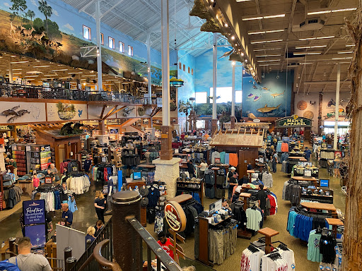 Sporting Goods Store «Bass Pro Shops», reviews and photos, 10040 Gulf Center Dr, Fort Myers, FL 33913, USA