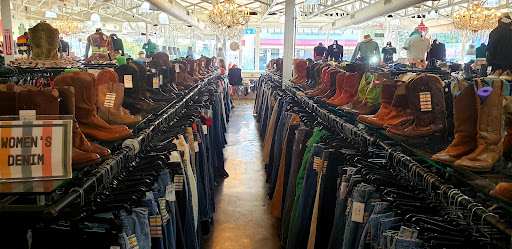 Used Clothing Store «Buffalo Exchange Austin», reviews and photos, 2904 Guadalupe St, Austin, TX 78705, USA