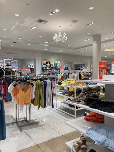 Clothing Store «F21 XXI», reviews and photos, 2800 N Main St #201, Santa Ana, CA 92705, USA