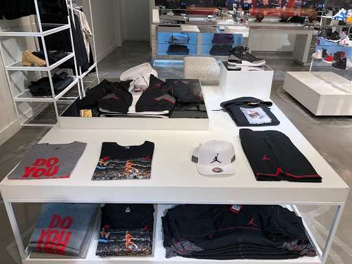 Shoe Store «Footaction», reviews and photos, 32 S State St, Chicago, IL 60603, USA