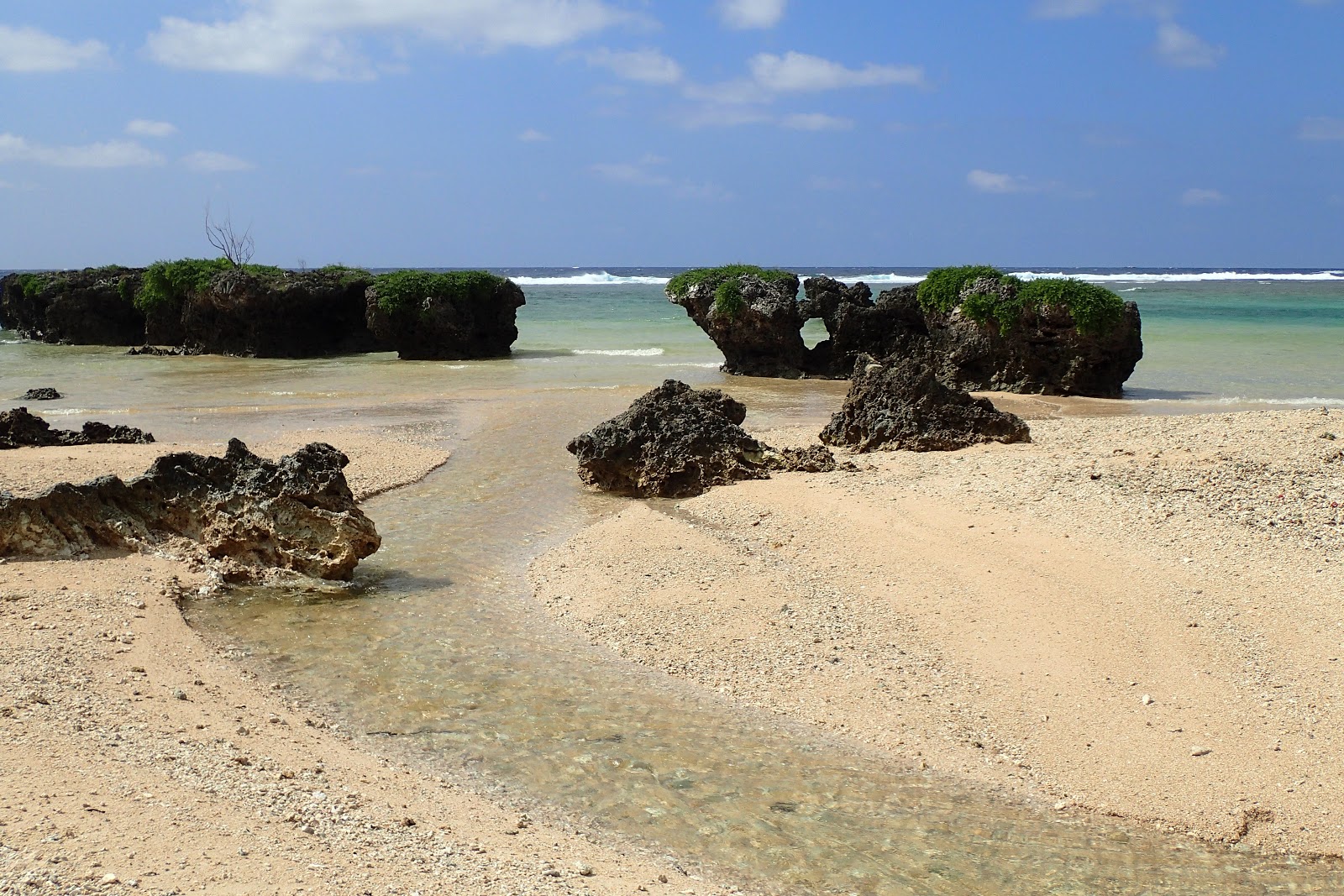 Foto de Emaal Lahkeh Nap Beach localizado em área natural