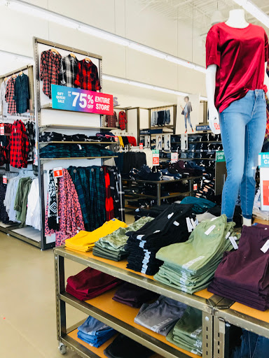 Clothing Store «Old Navy», reviews and photos, 141 Tuckahoe Rd, Sewell, NJ 08080, USA