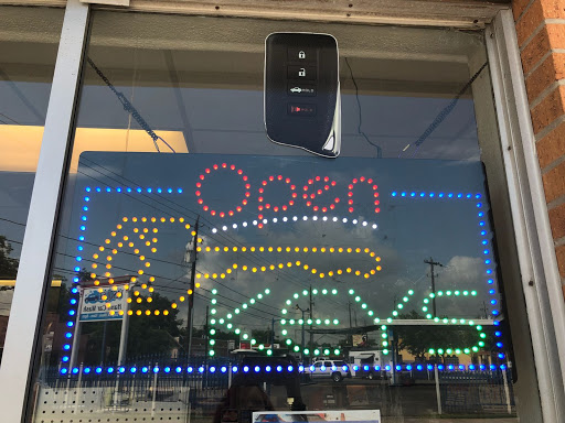 Locksmith «Howard Safe & Lock Co», reviews and photos, 826 E 14th St, Houston, TX 77009, USA