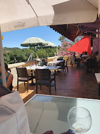Atmosphère du Restaurant français Auberge saint Hubert à Roquebrun - n°2